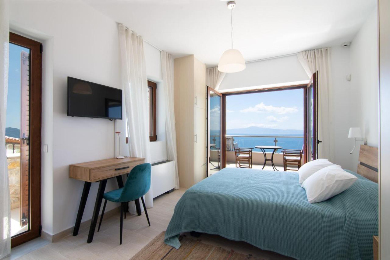 Villa Dafni - Infinite Sea Vistas With Private Pool Kalamata Bagian luar foto