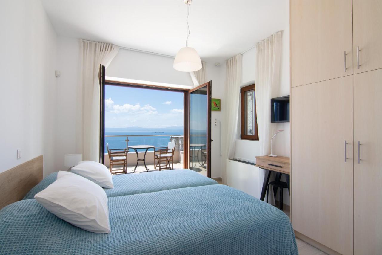 Villa Dafni - Infinite Sea Vistas With Private Pool Kalamata Bagian luar foto