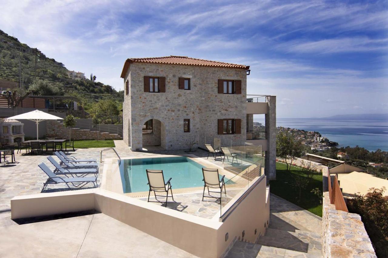 Villa Dafni - Infinite Sea Vistas With Private Pool Kalamata Bagian luar foto